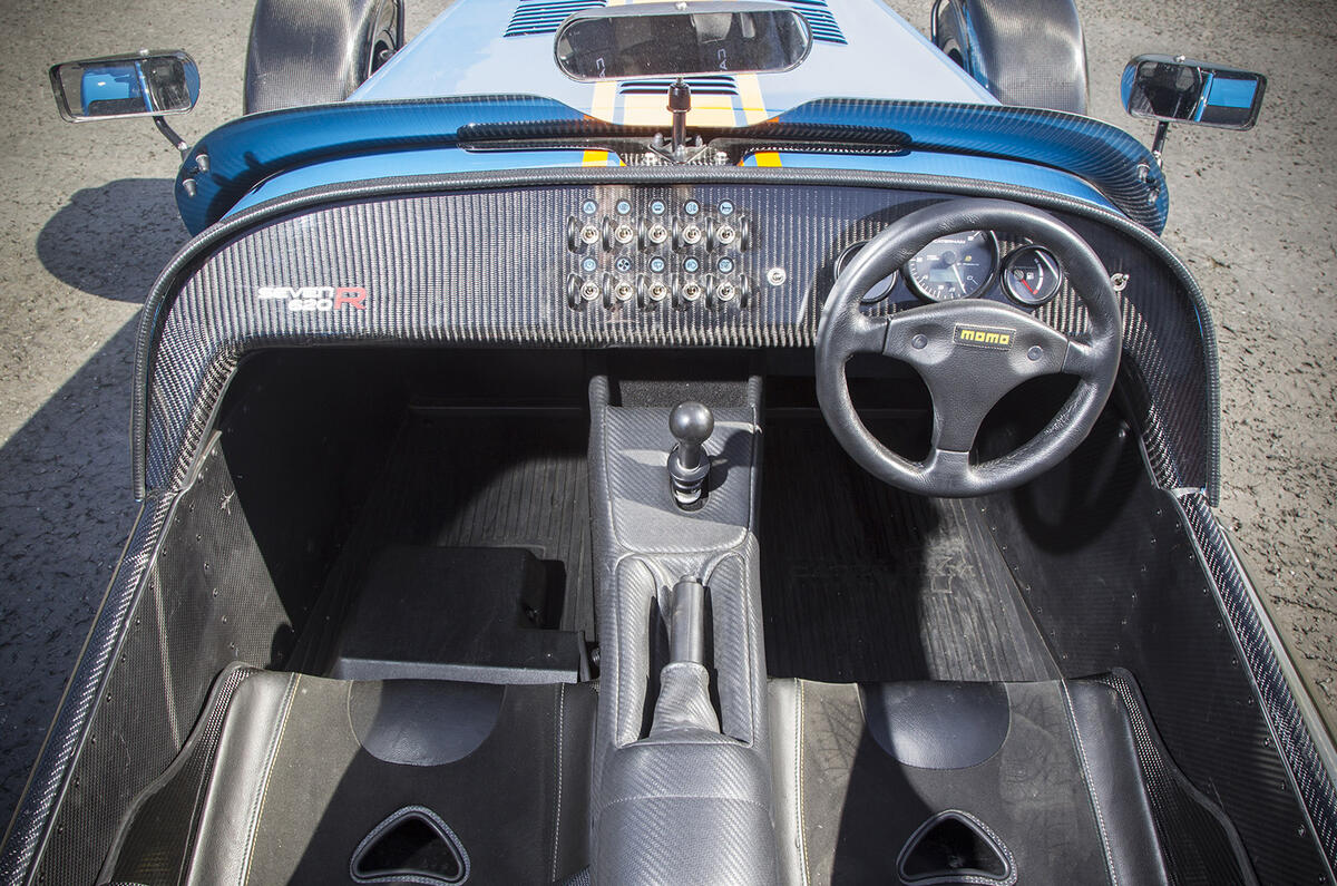 Caterham 620R vs. Caterham 160 - battle of the Sevens