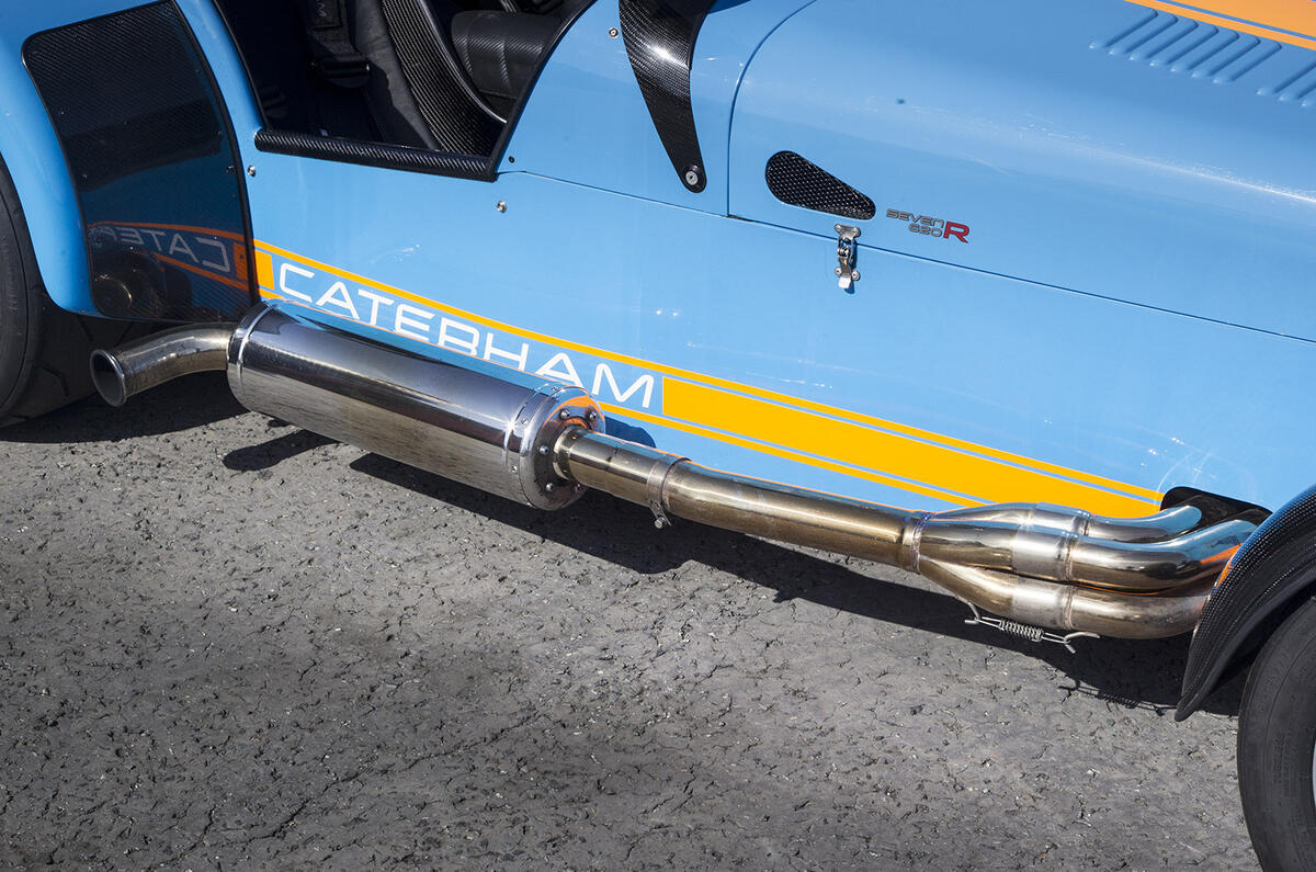 Caterham 620R vs. Caterham 160 - battle of the Sevens