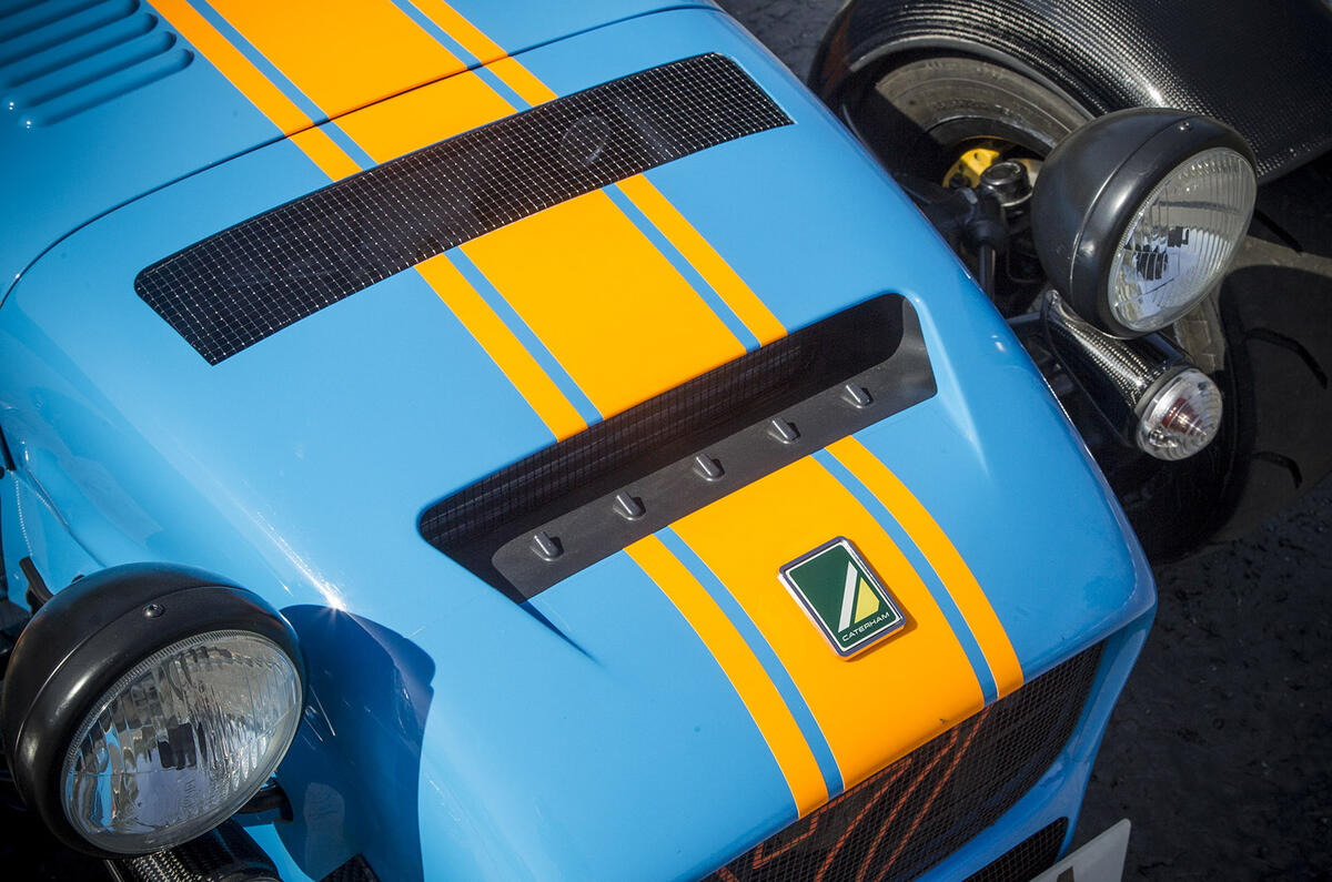 Caterham 620R vs. Caterham 160 - battle of the Sevens