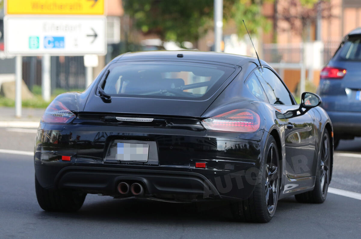 Facelifted Porsche Cayman spotted Facelifted Porsche Cayman spotted