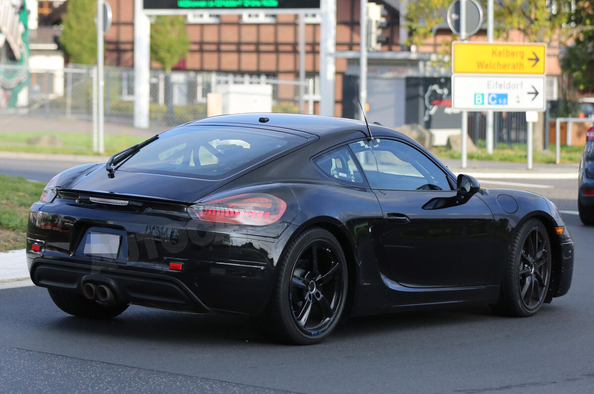 Facelifted Porsche Cayman spotted Facelifted Porsche Cayman spotted