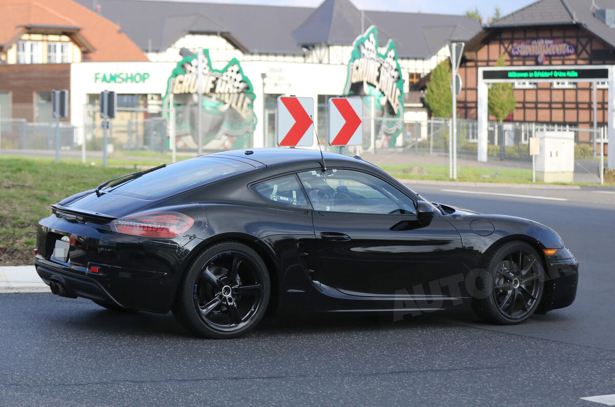 Facelifted Porsche Cayman spotted Facelifted Porsche Cayman spotted