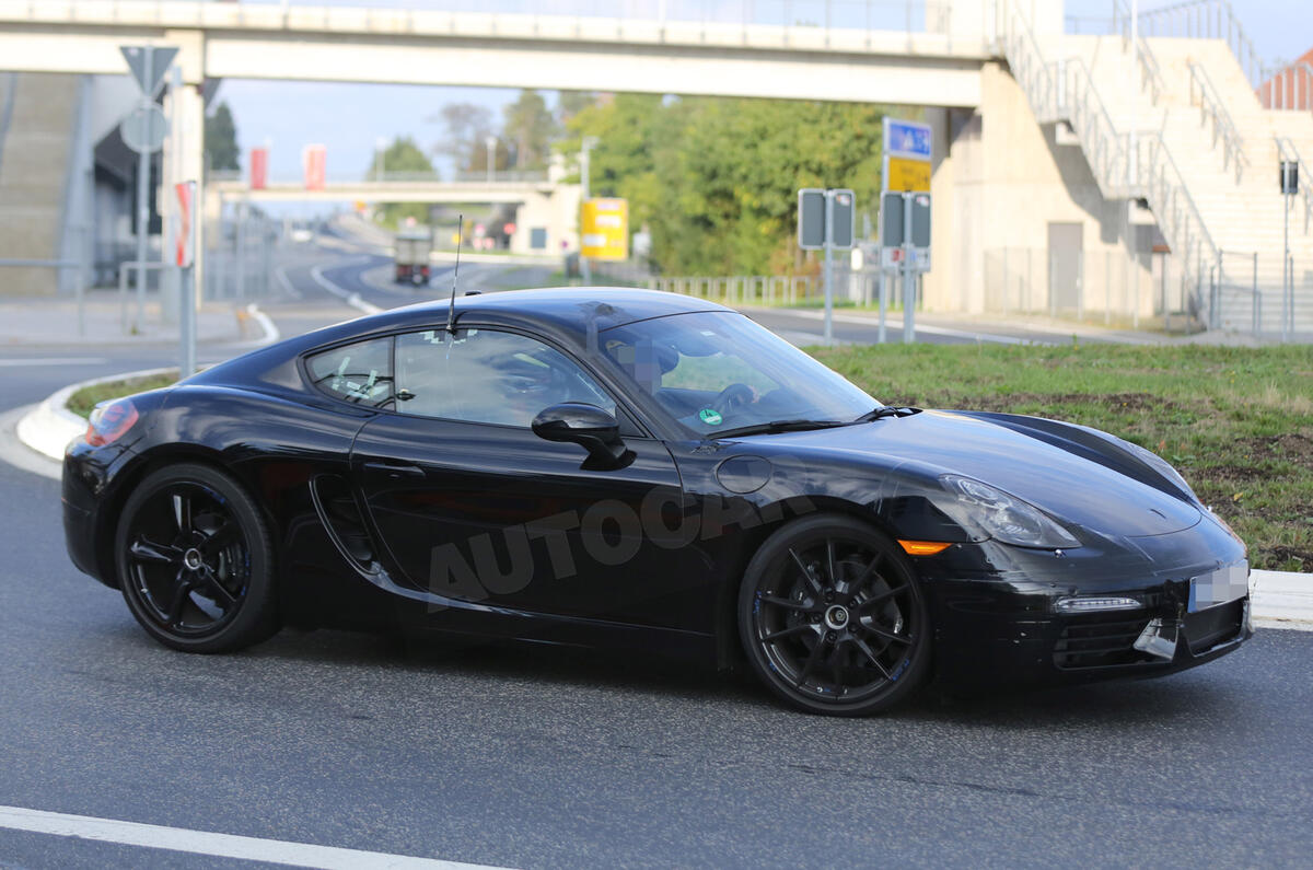 Facelifted Porsche Cayman spotted Facelifted Porsche Cayman spotted