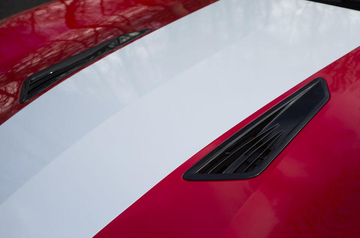 Chevrolet Camaro bonnet louvres