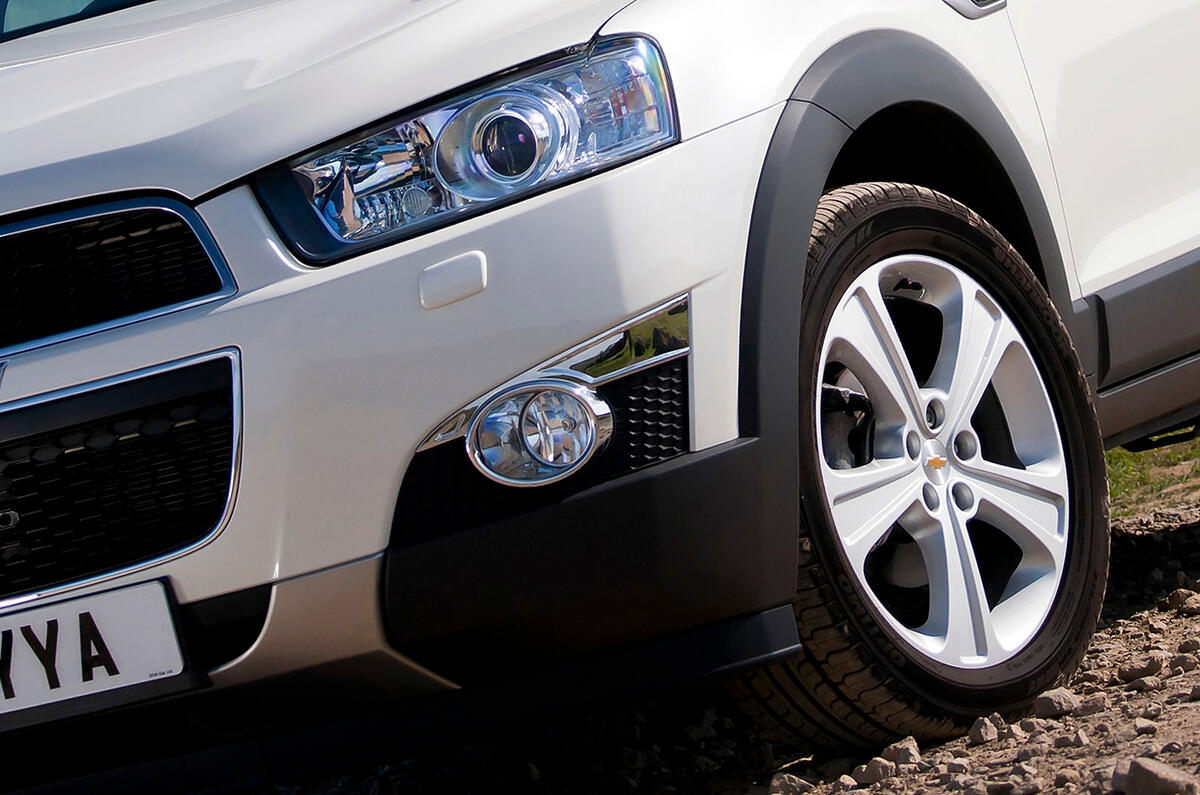 On the top-spec LTZ model, 19in wheels are standard Chevrolet Captiva front headlights