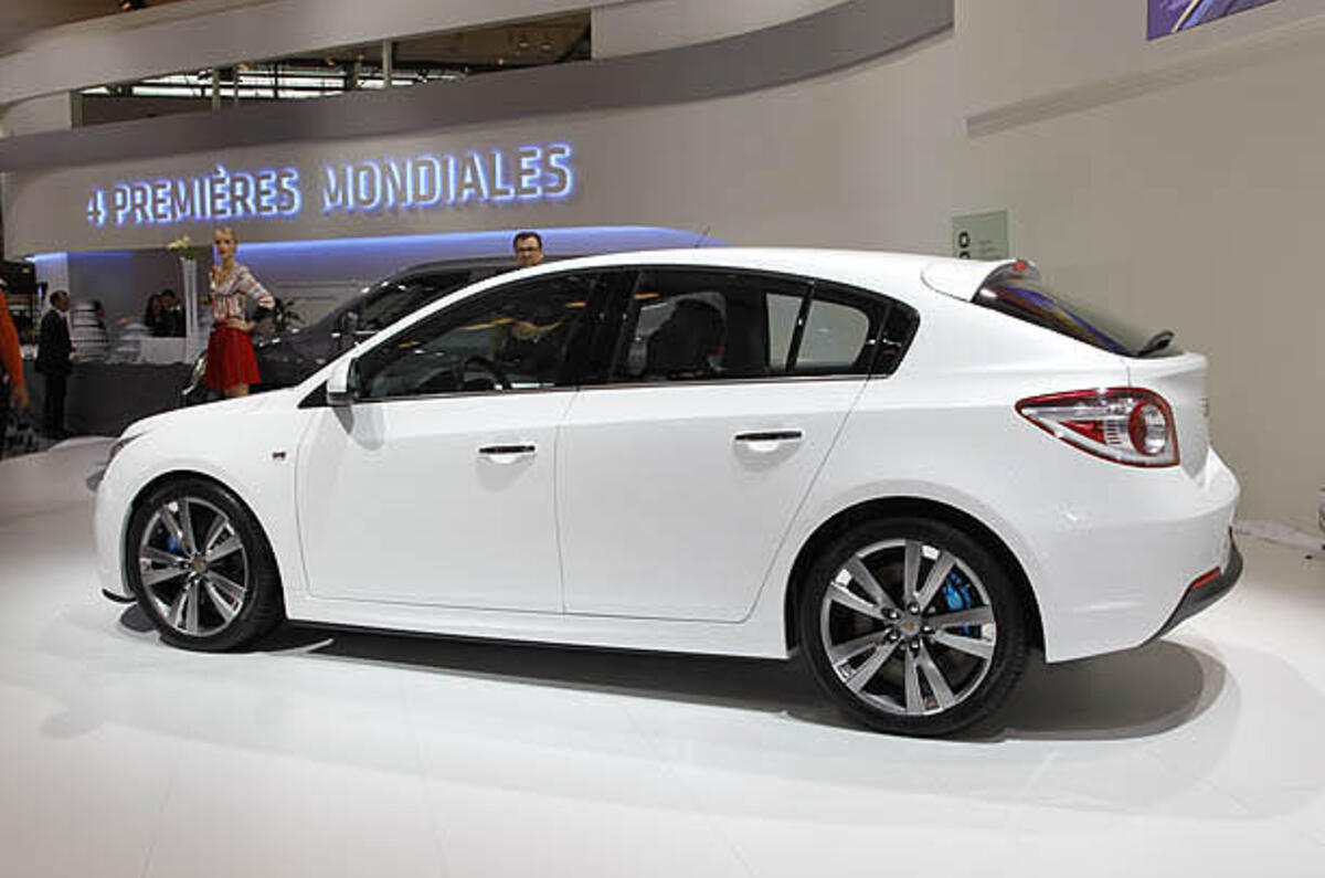 Paris motor show: Chevrolet Cruze hatch