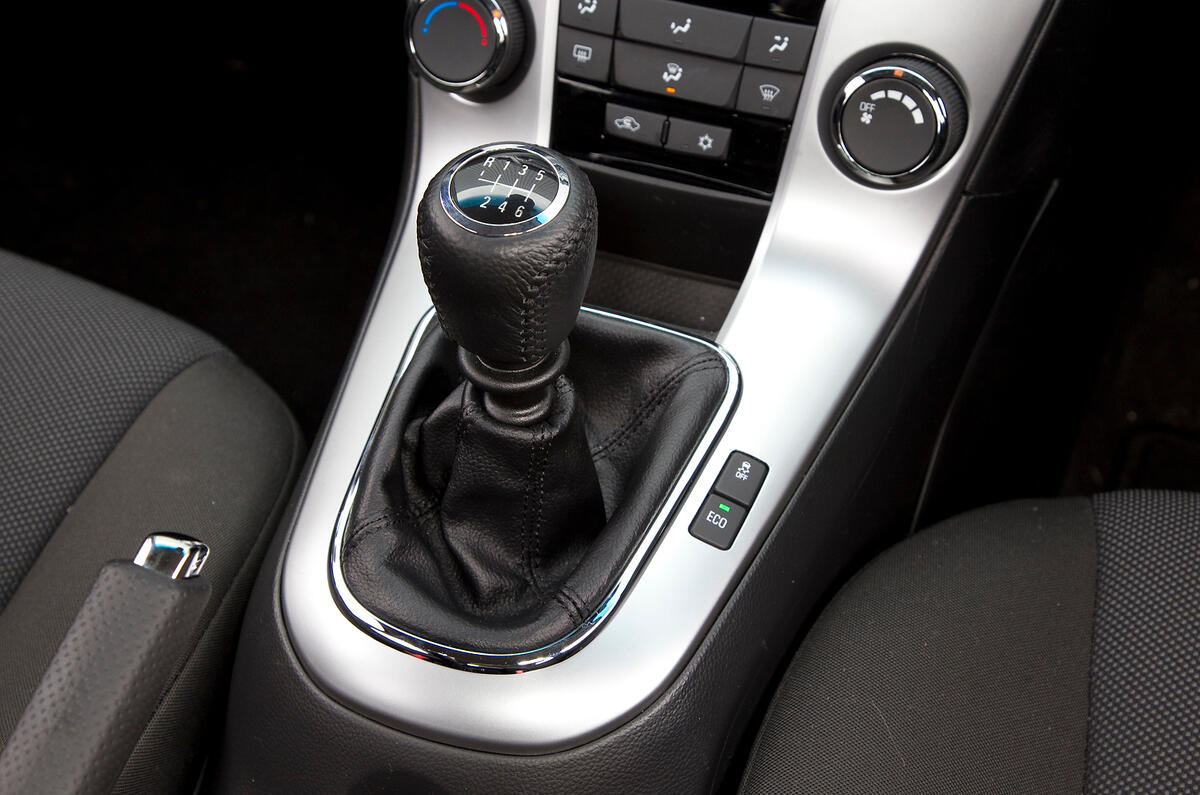 Chevrolet Cruze gearstick