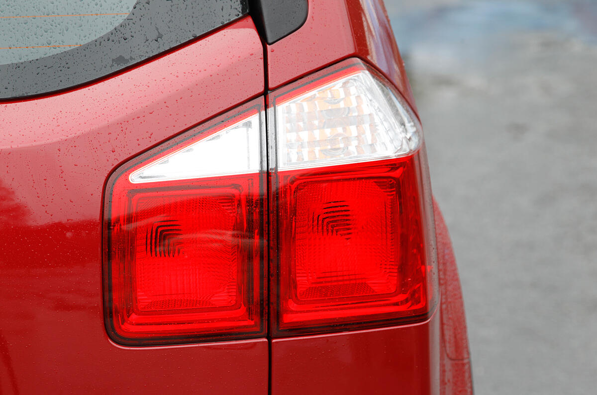 The split-zone rear lamps are massive, with a hint of Ford S-Max Chevrolet Orlando rear lights