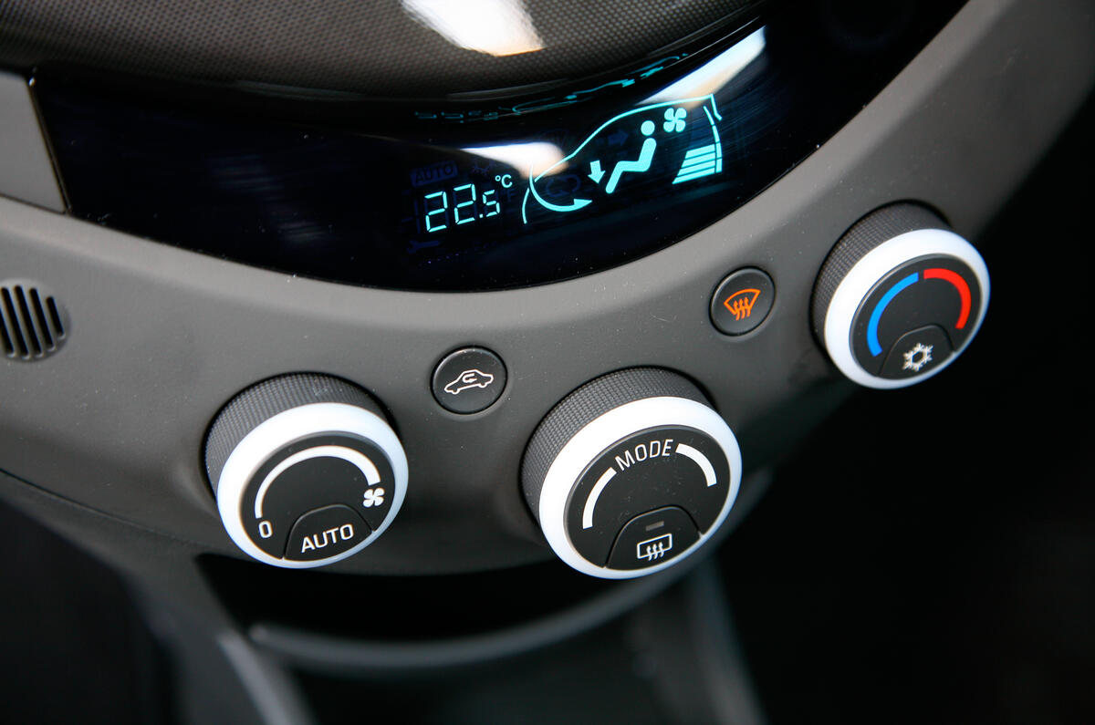 Chevrolet Spark climate control switchgear