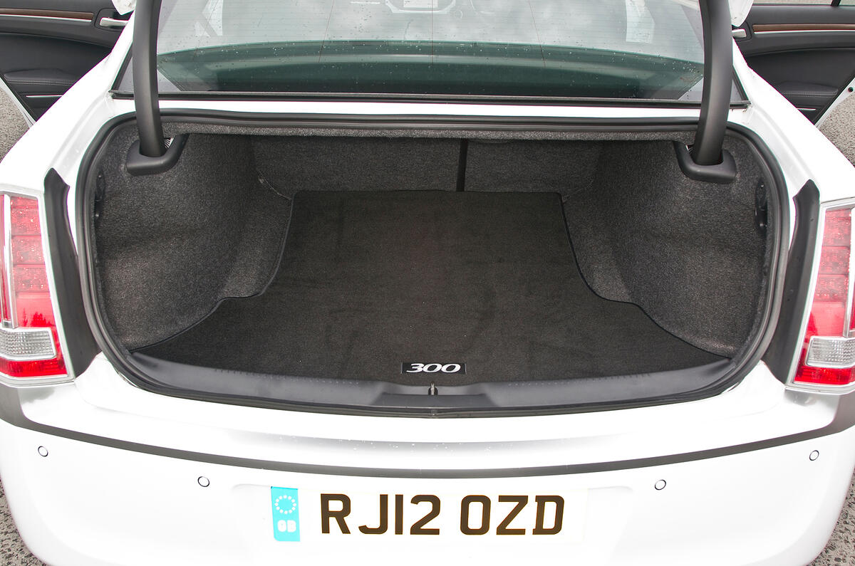 Chrysler 300C boot space