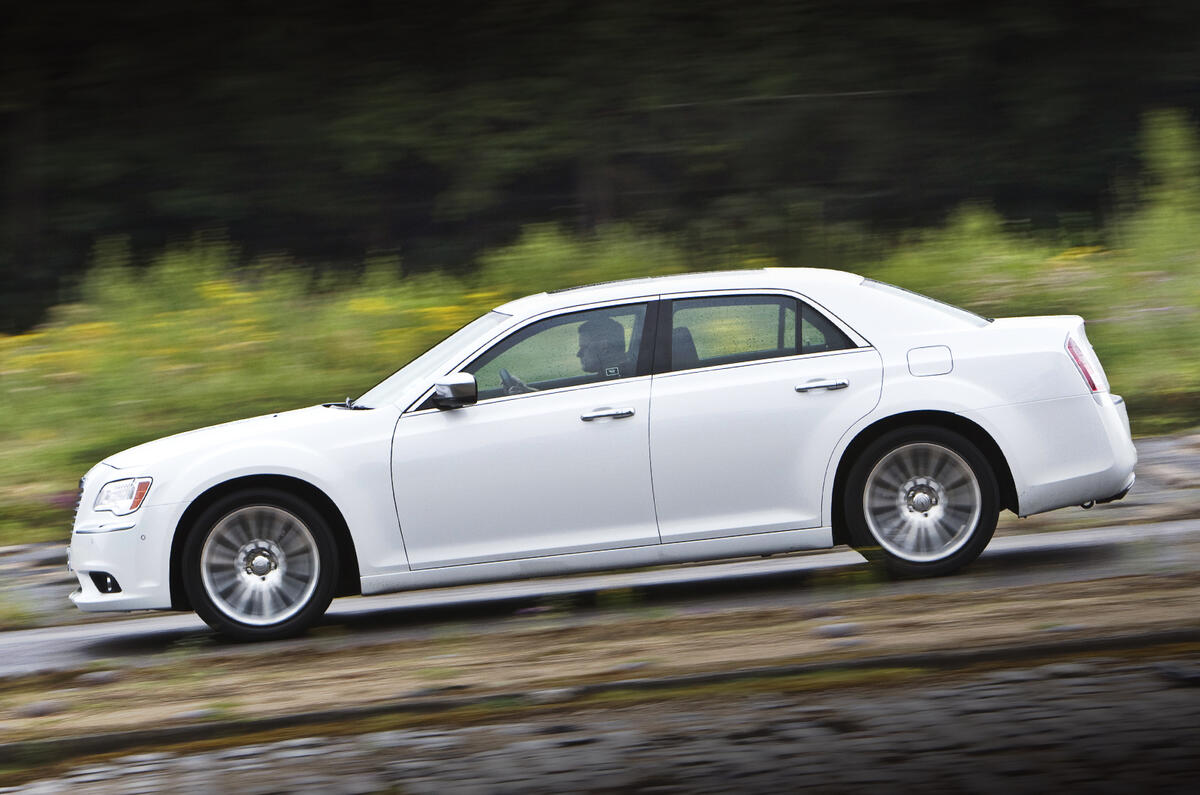Chrysler 300C side profile