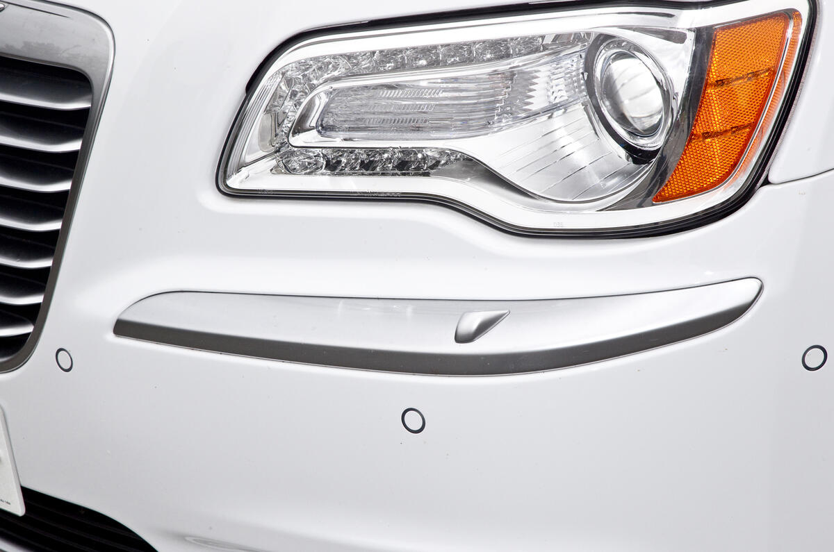 Xenon Chrysler 300C headlights