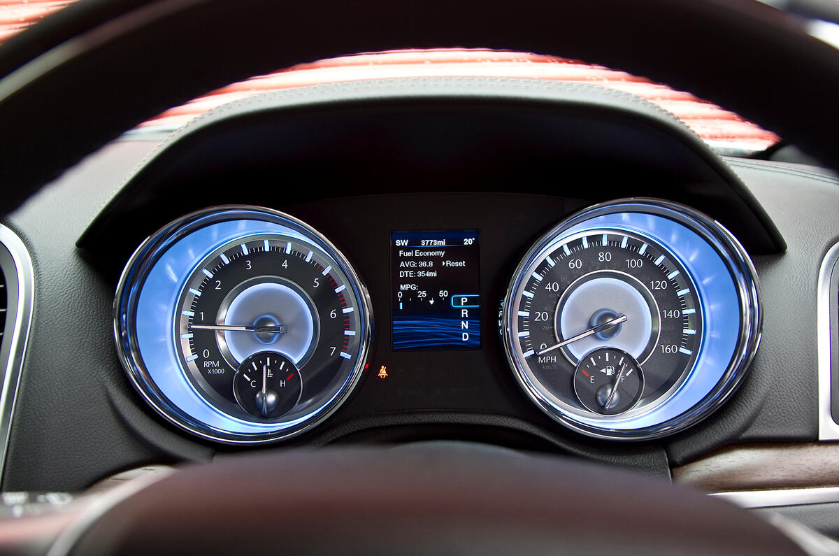 Chrysler 300C instrument display