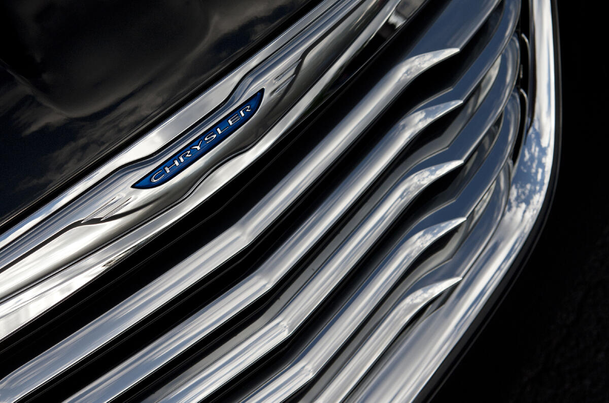 Chrysler to launch 200 saloon