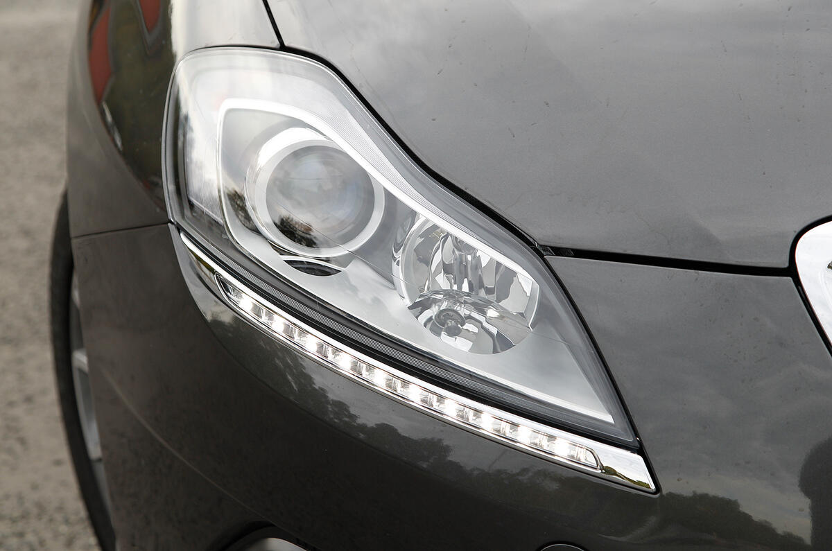 Chrysler Delta headlights