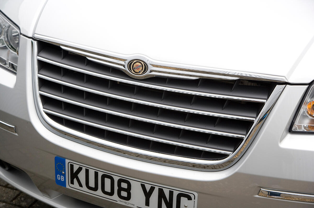 The front end is claimed to be “distinctive”, so if you thought otherwise, now you know better Chrysler Voyager front grille