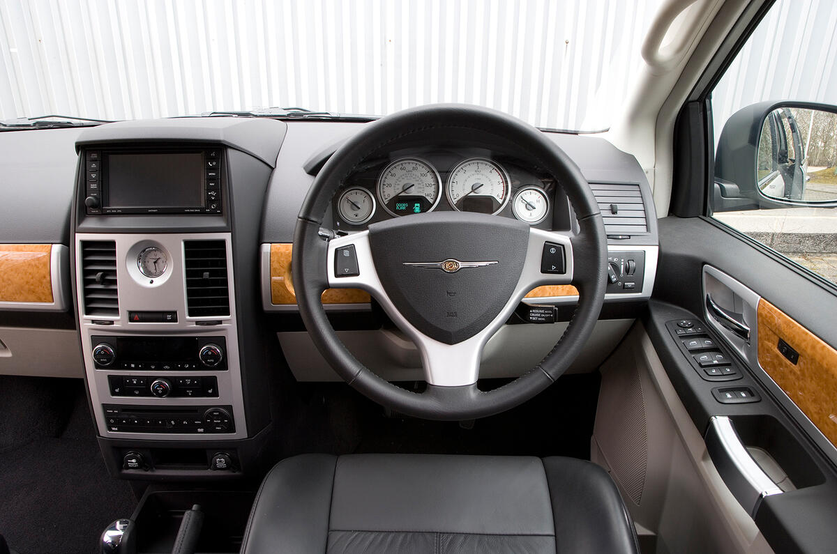 Chrysler’s interiors are gradually getting more agreeable for European tastes, but this wood still needs to go Chrysler Voyager dashboard