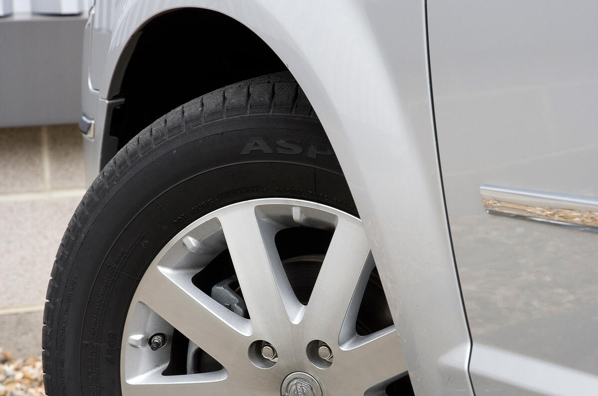 Seventeen-inch alloys are standard on the top-spec Limited model, but whichever trim level you go for, you’ll get high-sidewalls 17in Chrysler Voyager alloy wheels