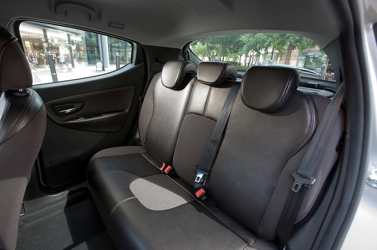 Chrysler Ypsilon rear seats