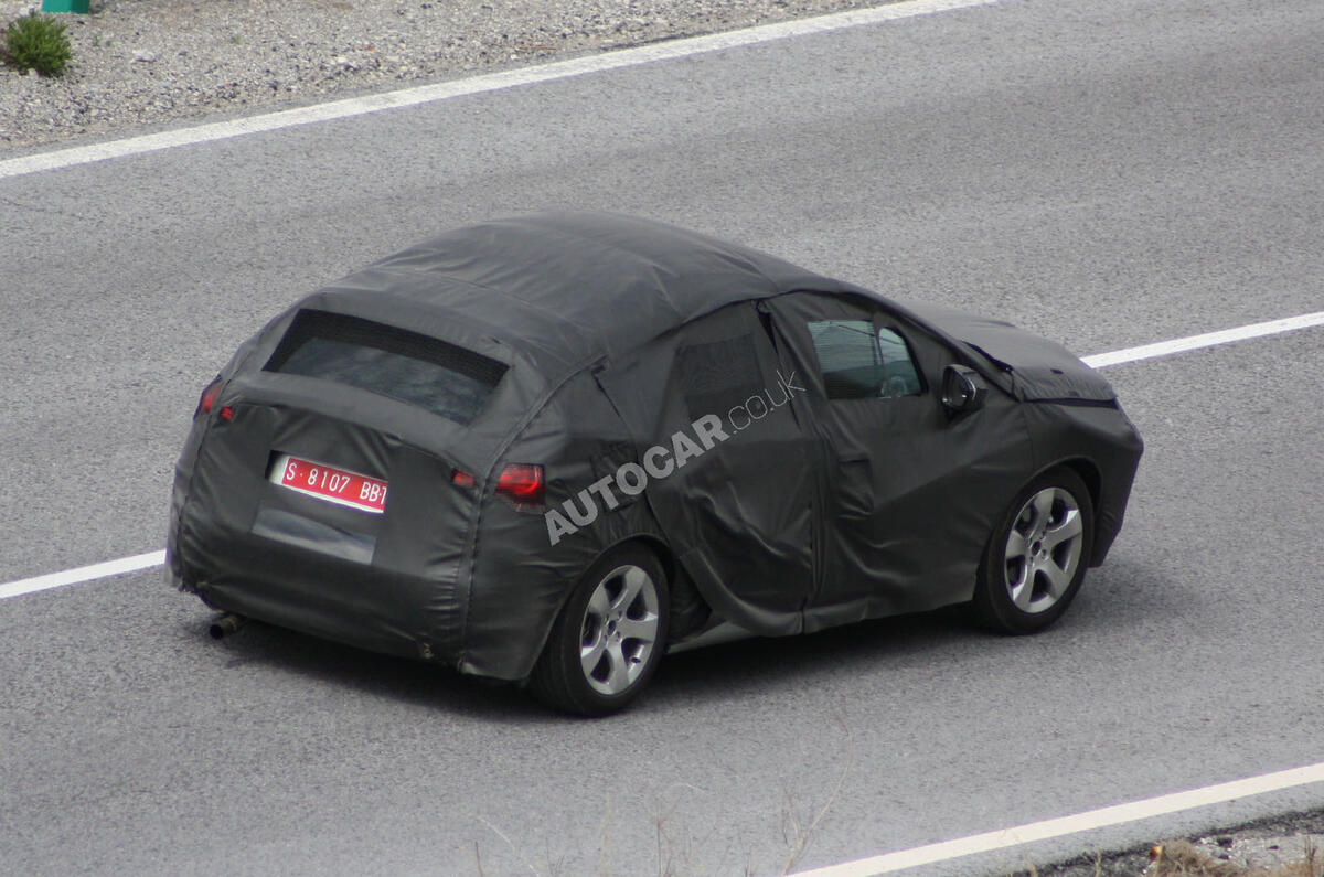 no title Citroen DS4: first spy pics