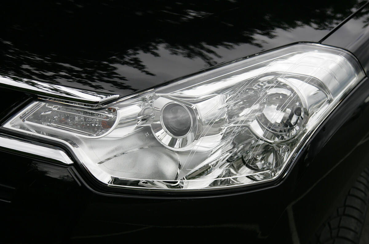 Front-end styling is genuinely attractive, more so, we reckon, than the Peugeot 4007 and the bland Mitsubishi Outlander Citroën C-Crosser headlights