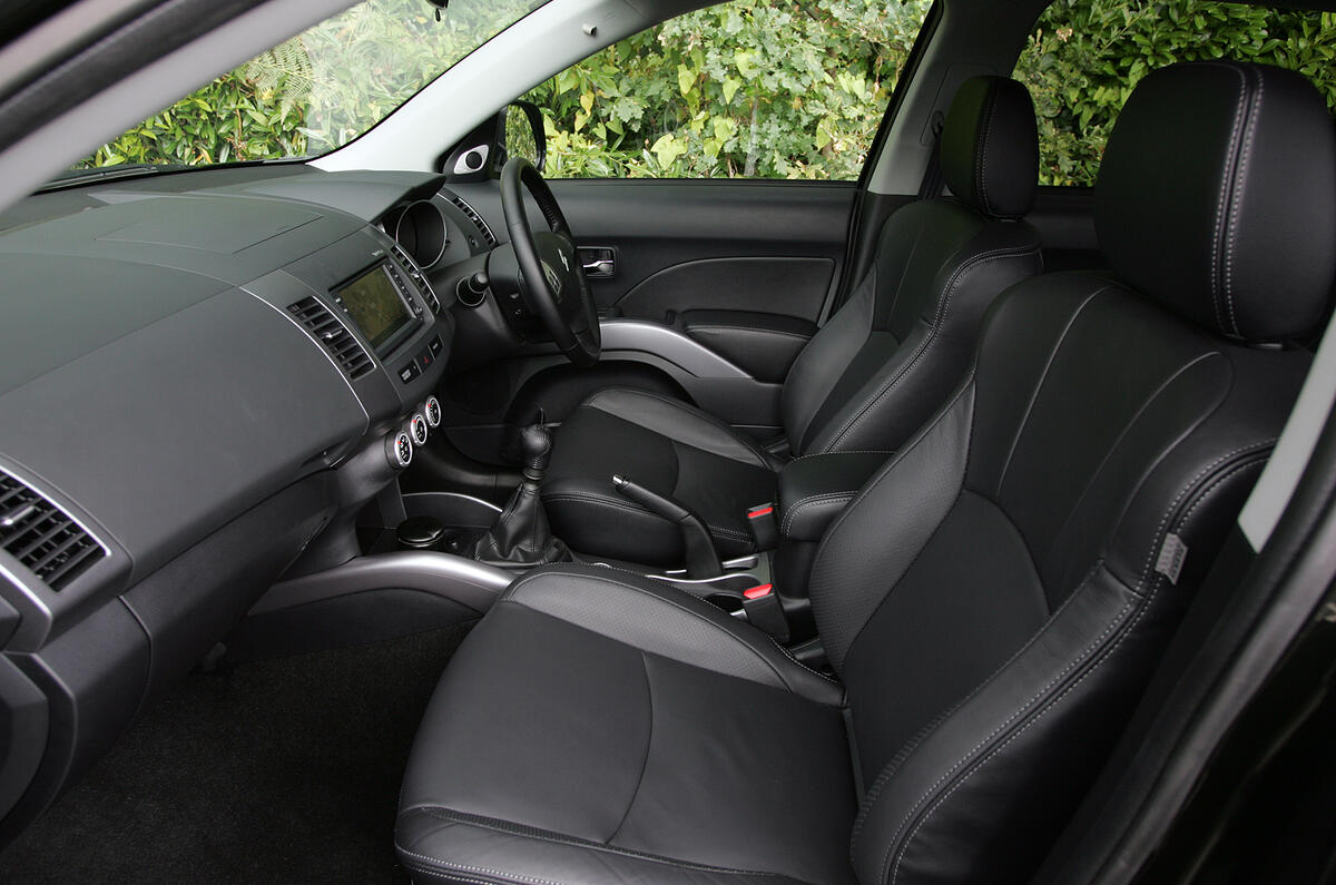 Hard to fault the dials in terms of legibility, but it’s a shame that they lack Citroën flair Citroën C-Crosser front seats