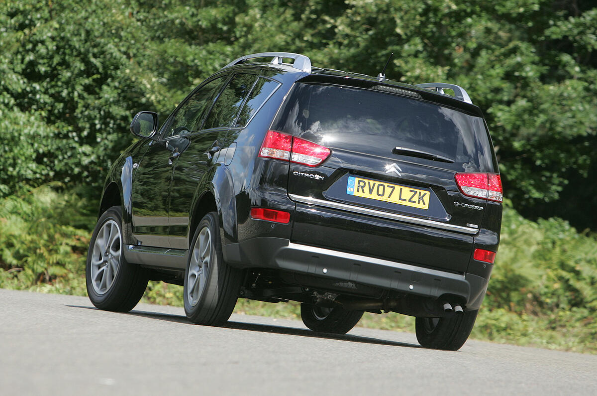 Outlander, Citroen's engineers have specified their own suspension rates Citroën C-Crosser rear cornering
