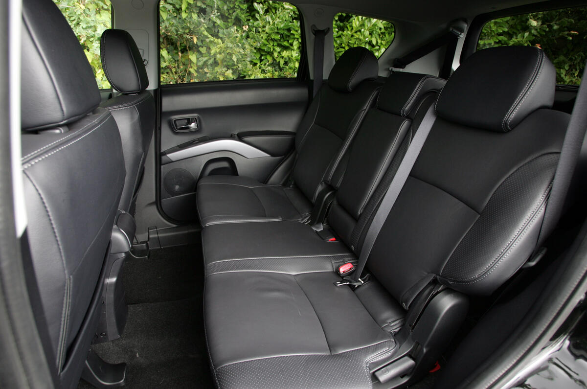 Middle seat row looks unwelcoming but is in fact comfortable and spacious for three Citroën C-Crosser middle seats