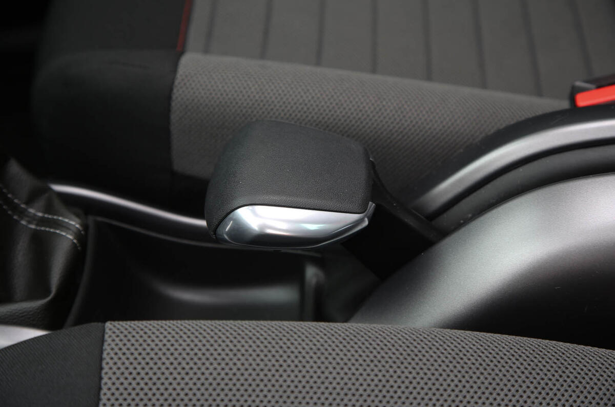 CItroen C3 Aircross 2018 review hand brake