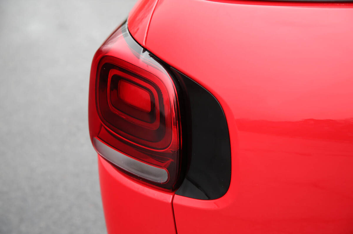 Citroen C3 Aircross 2018 review rear lights
