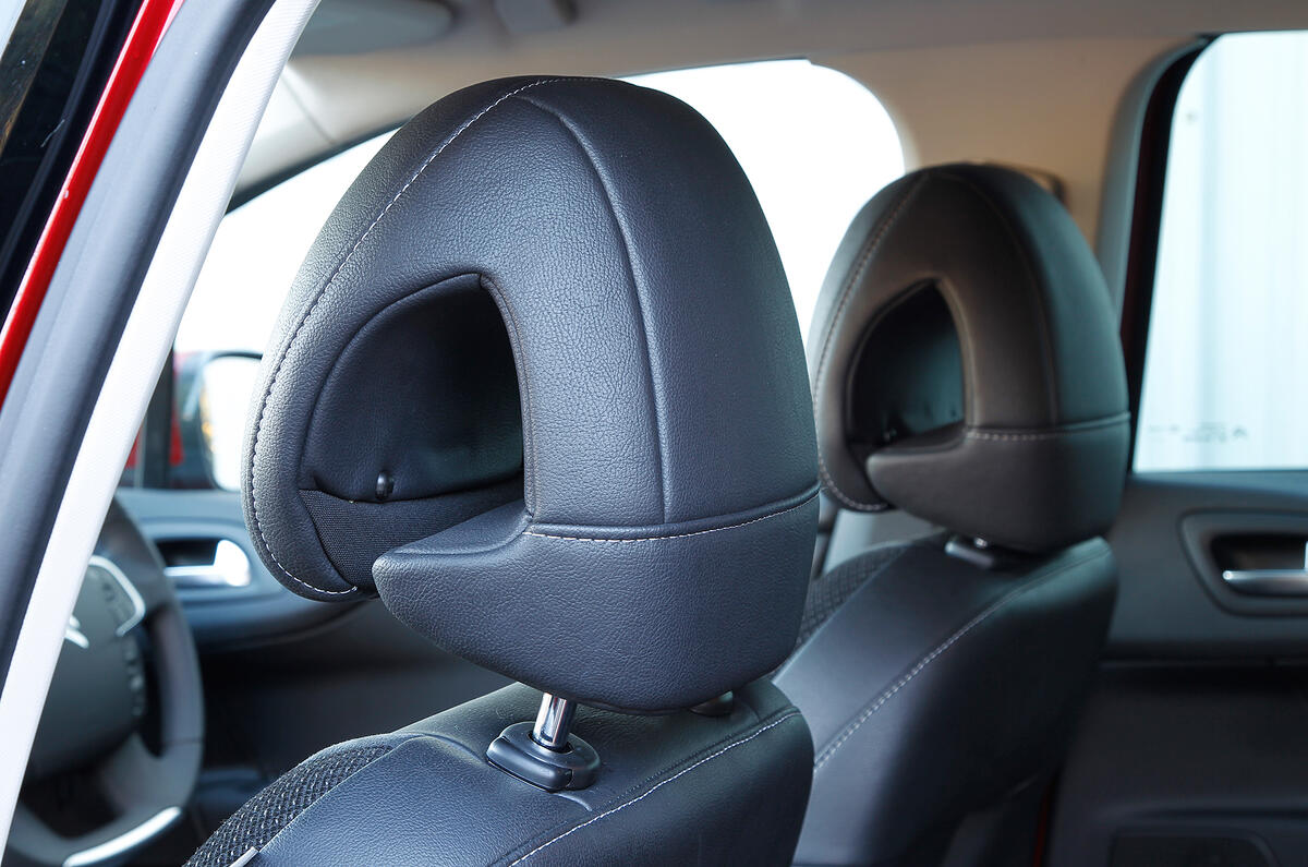 The head restraints are neatly designed, and very comfortable too Citroën C4 headrests