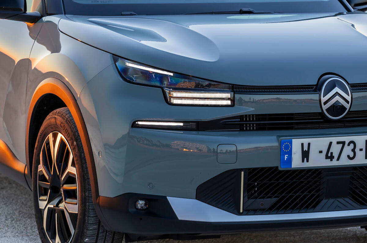 Citroen C4 review 2025 004 lights