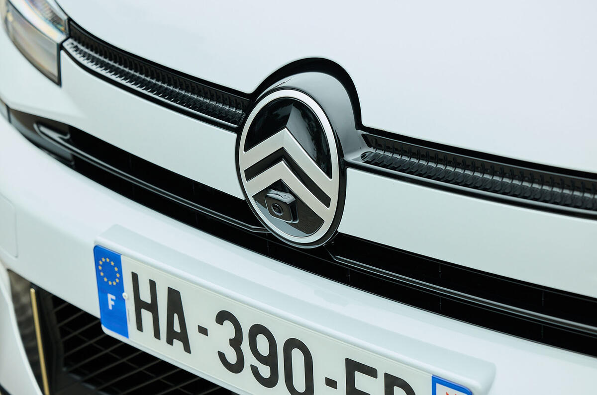 citroen C4 X review 2025 005 badge citroen C4 X review 2025 005 badge