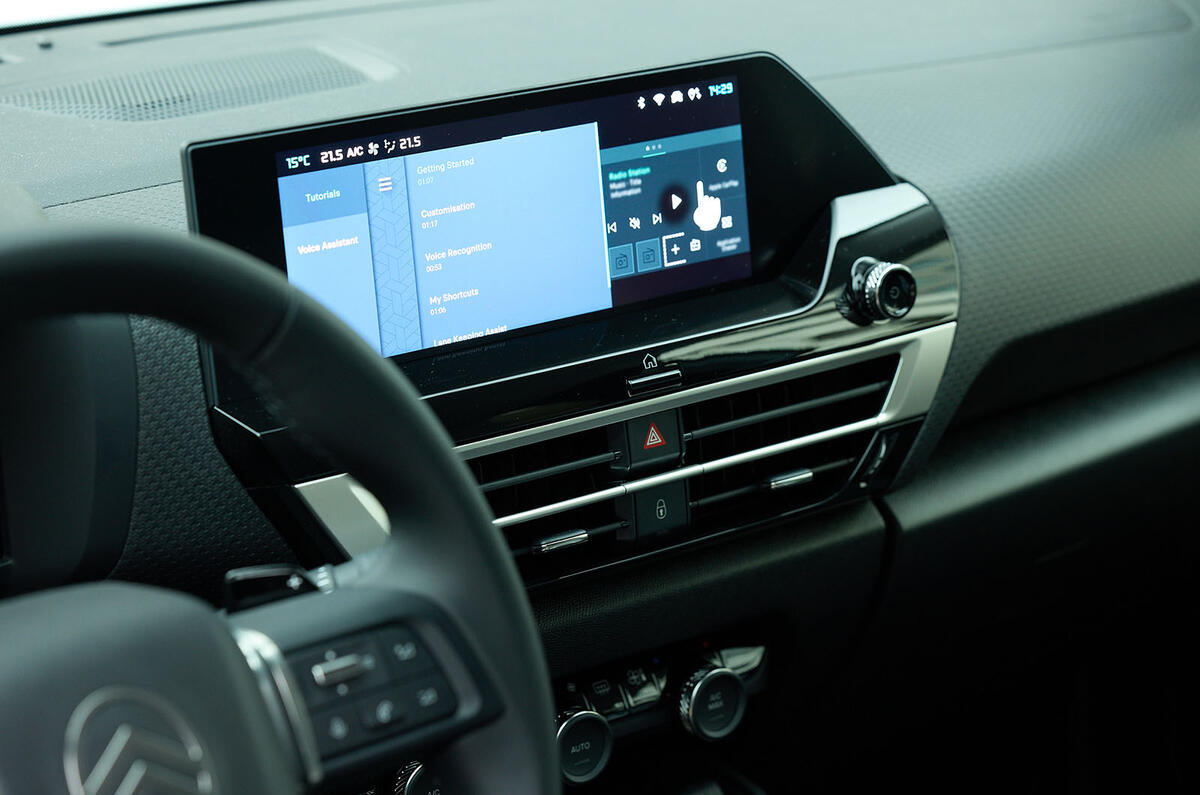 citroen C4 X review 2025 009 infotainment citroen C4 X review 2025 009 infotainment