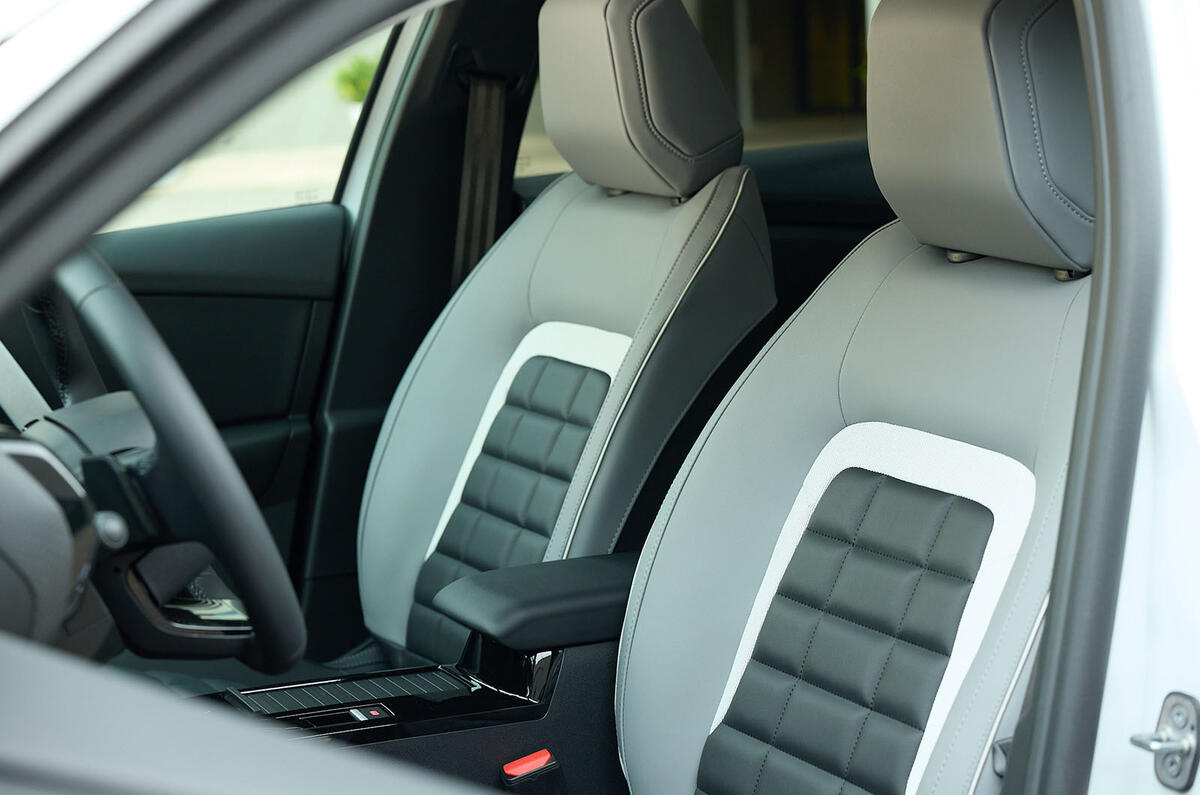 citroen C4 X review 2025 010 seats citroen C4 X review 2025 010 seats