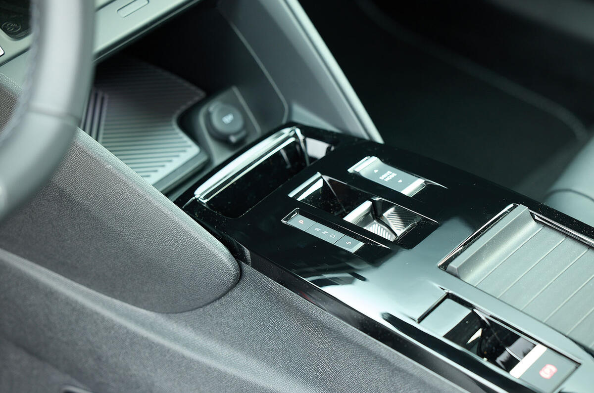 citroen C4 X review 2025 011 centre console citroen C4 X review 2025 011 centre console