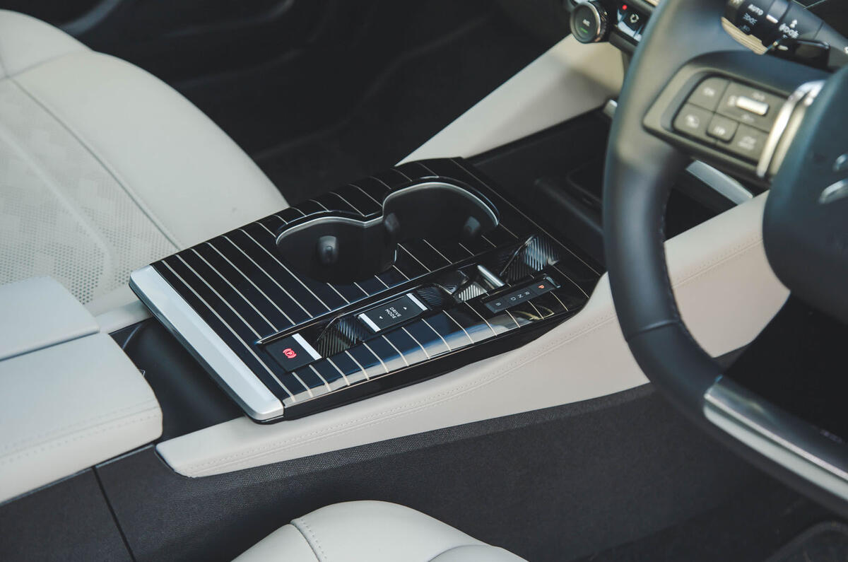 Citroen C5X review 2024 18 centre console