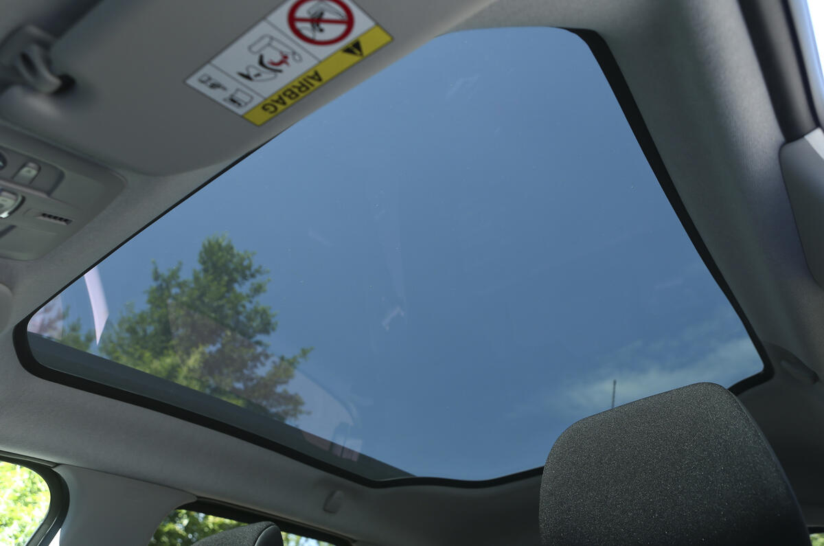 Citroën C4 Cactus panoramic sunroof