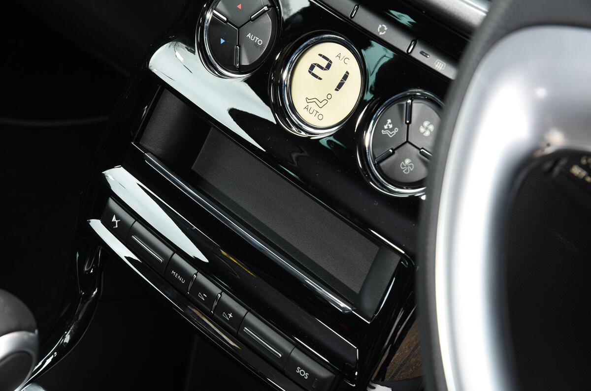DS 3 climate control switchgear