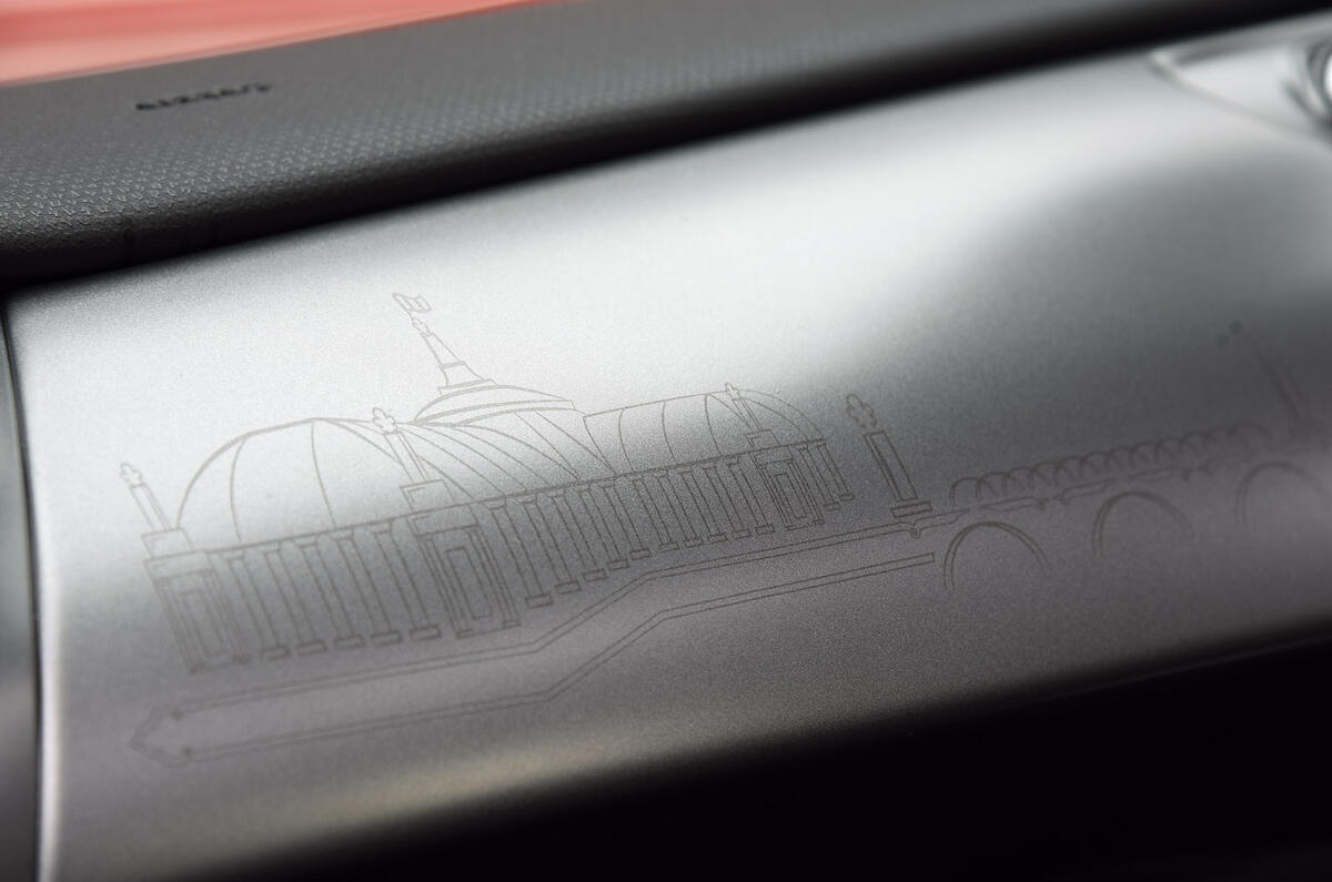 Parisian etchings inside DS 3