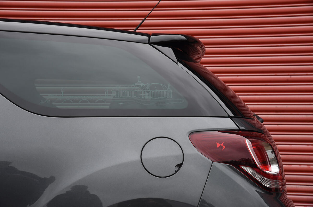 DS3 roof spoiler