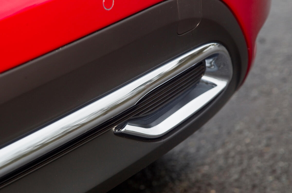 DS4 exhaust trim