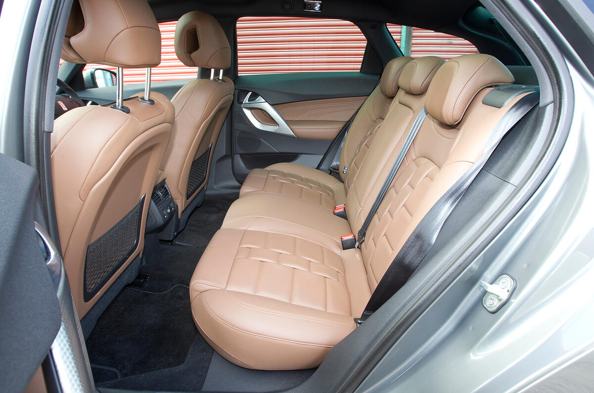 DS 5 rear seats