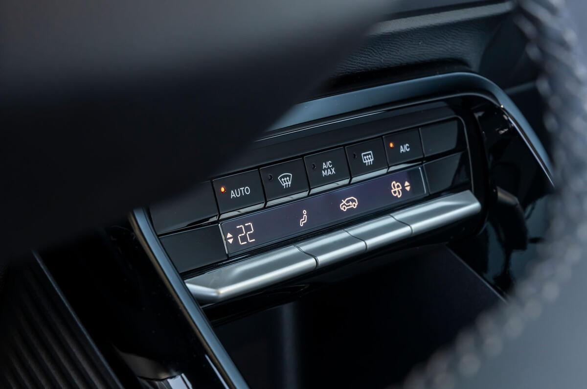 Citroen e C3 Aircross review 2025 015 hvac buttons Citroen e C3 Aircross review 2025 015 hvac buttons