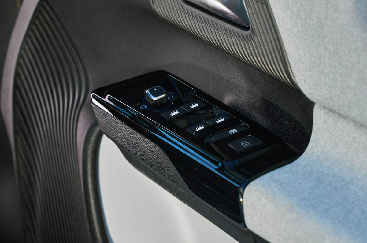 Citroen e C5 Aircross review 2025 014