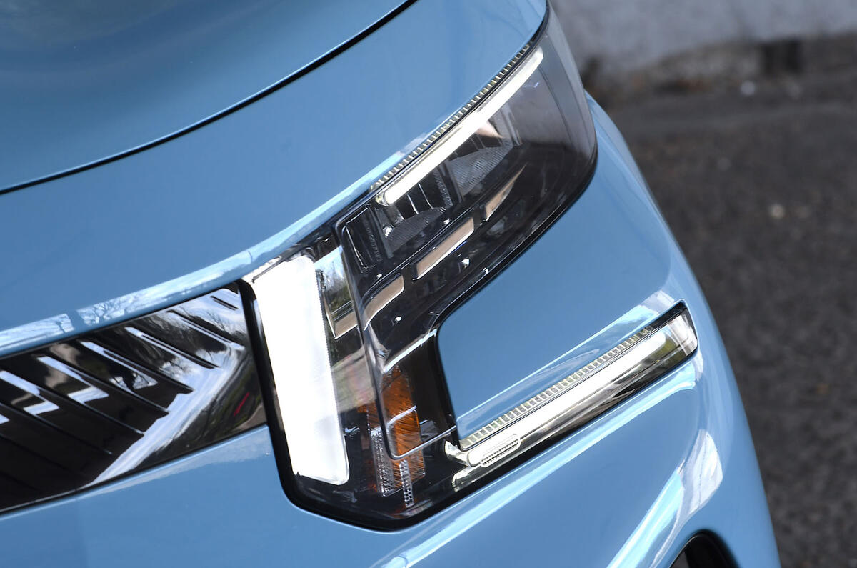 Citroen eC3 2025 Review headlight 8904