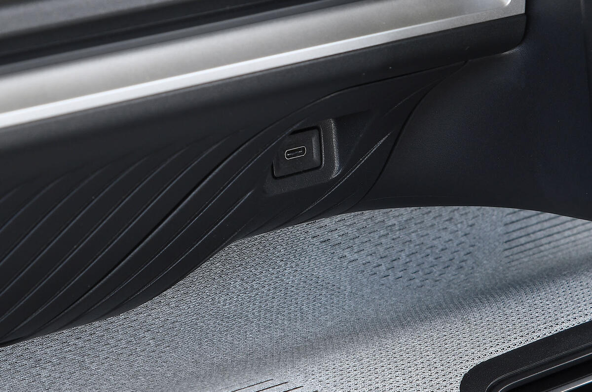 Citroen eC3 2025 Review passenger usb charger 8885