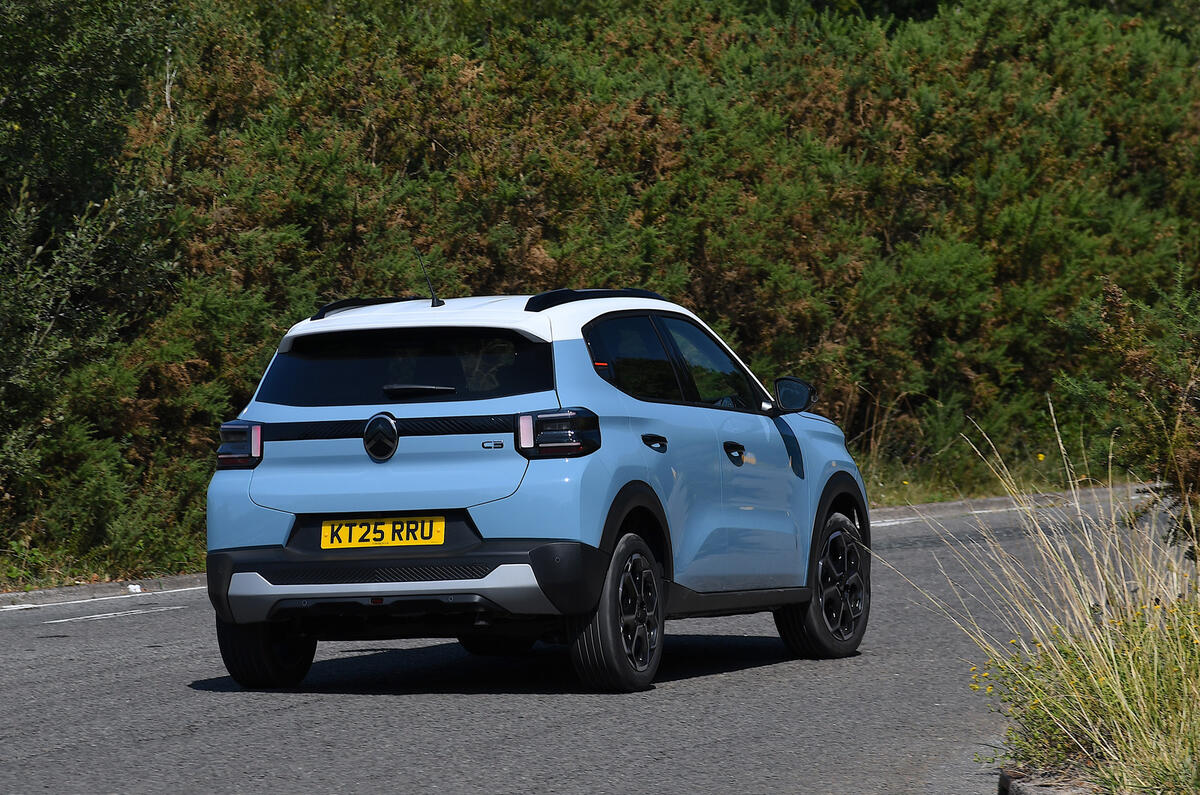 Citroën C3 en virage arrière