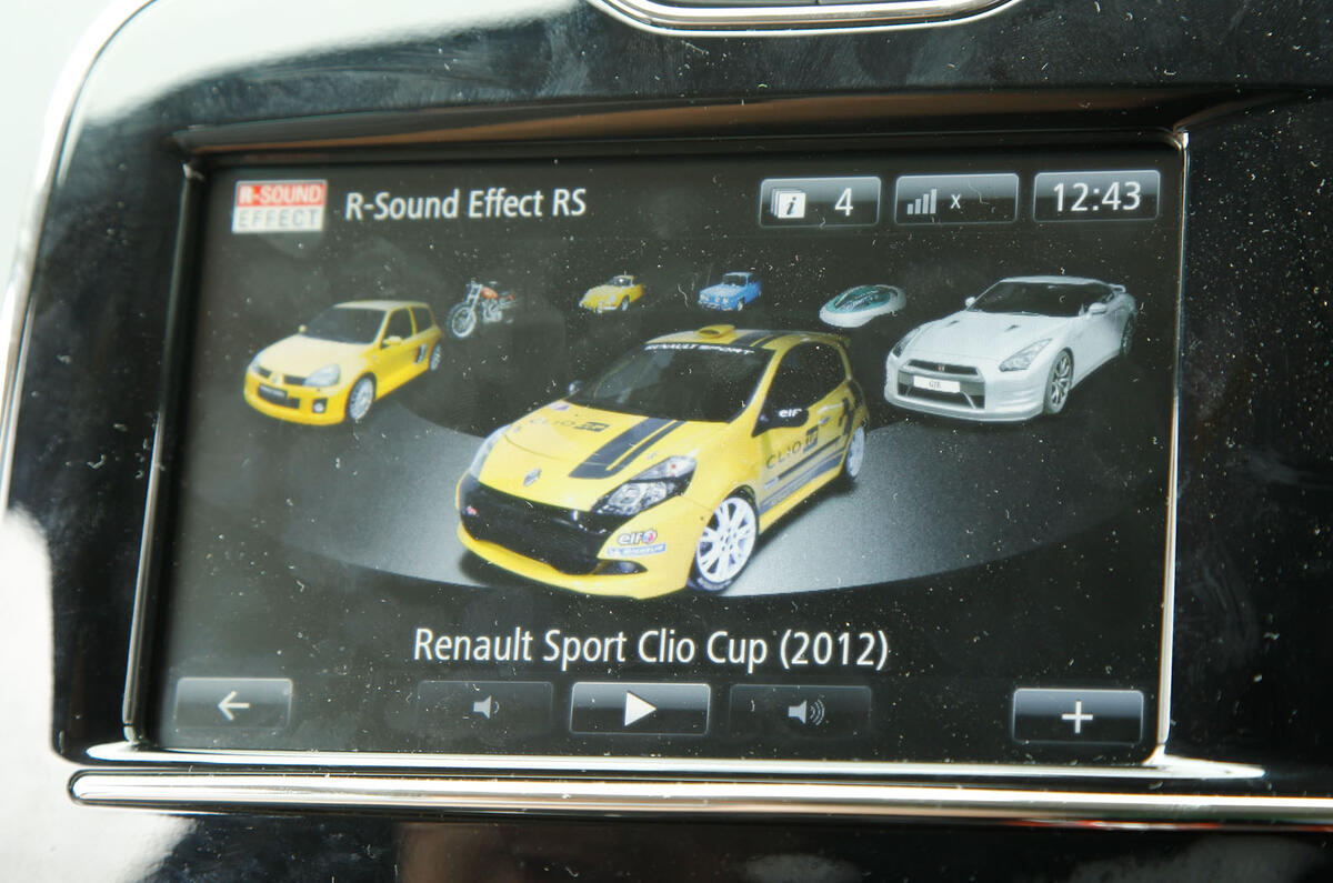 Renault Clio RS infotainment system