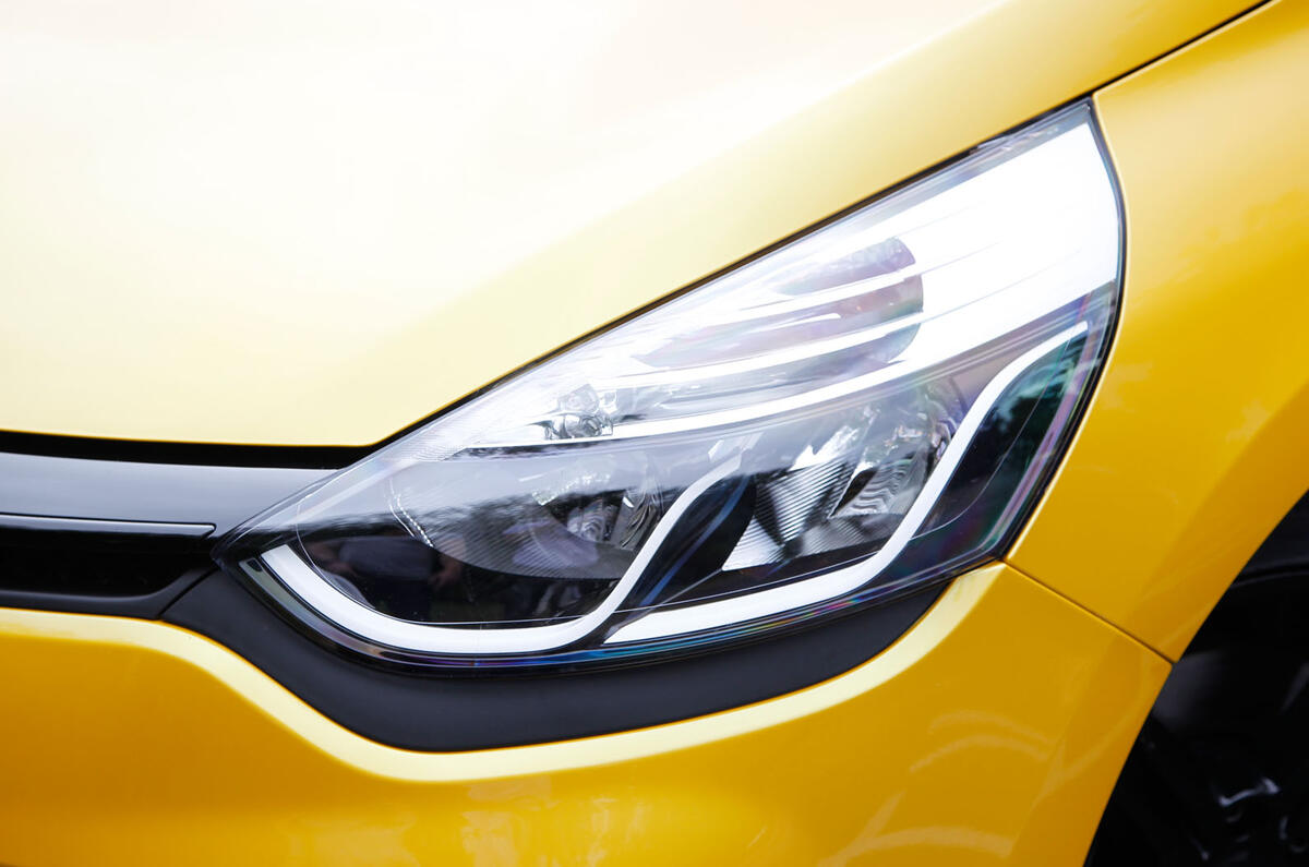 Renault Clio RS headlight